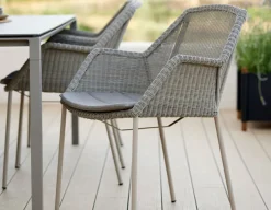 Havemøbelland Cane-line Breeze Stabelstol m/armlæn - Taupe
