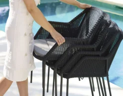 Havemøbelland Cane-line Breeze Stabelstol m/armlæn - Black